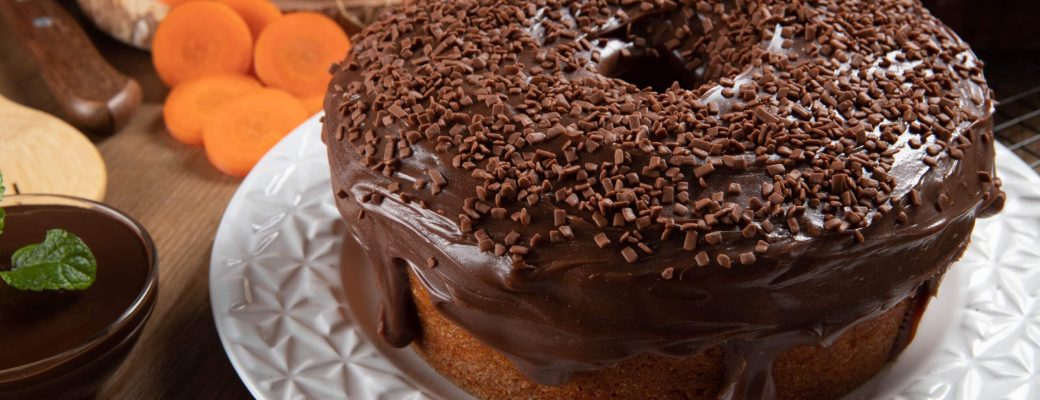 Bolo De Cenoura Com Casquinha De Chocolate