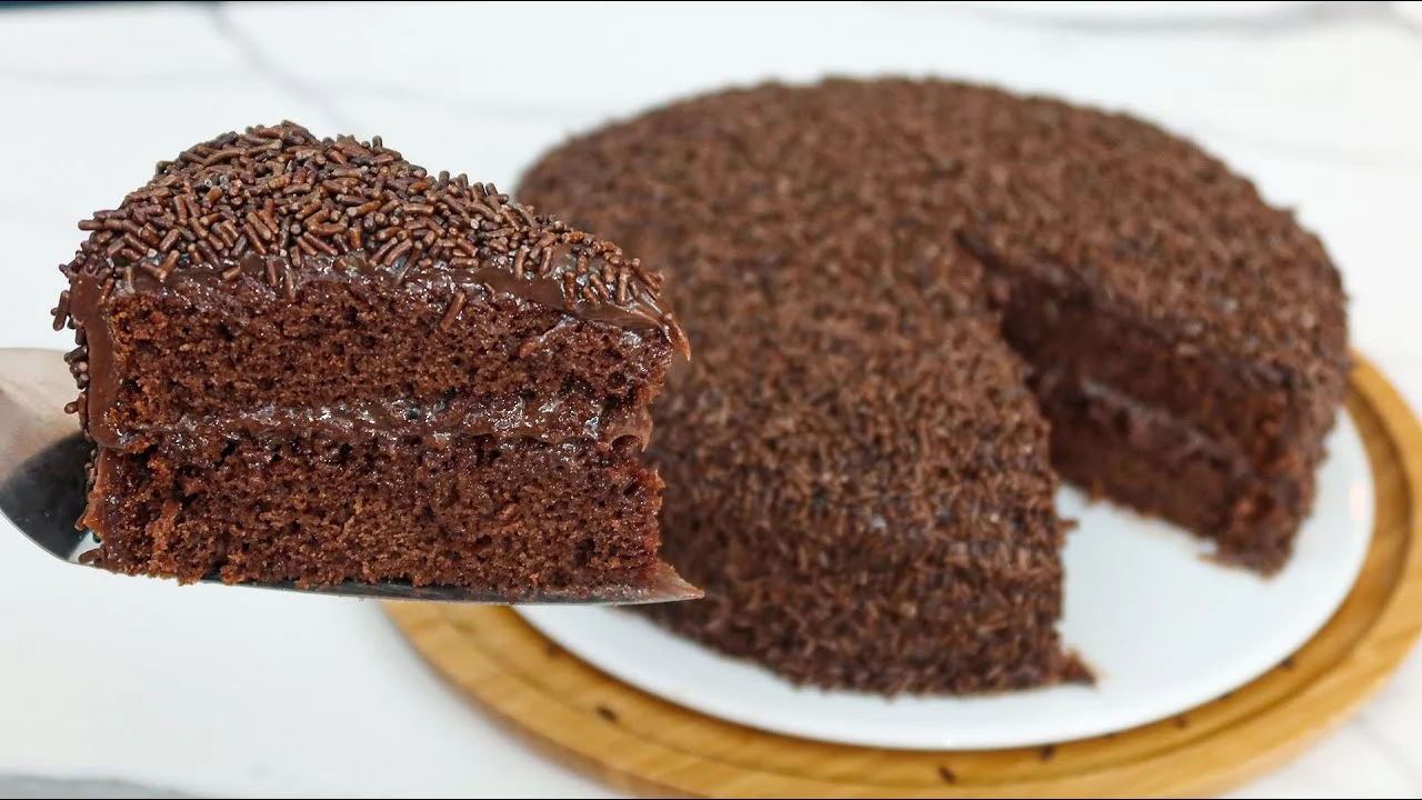 Bolo de Chocolate Fofinho Sem Batedeira e Sem Liquidificador