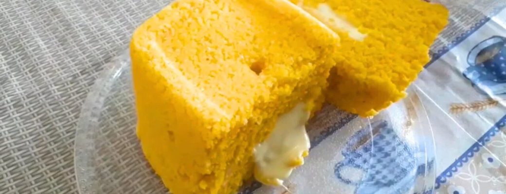 Cuscuz Recheado Servido Em Um Prato.