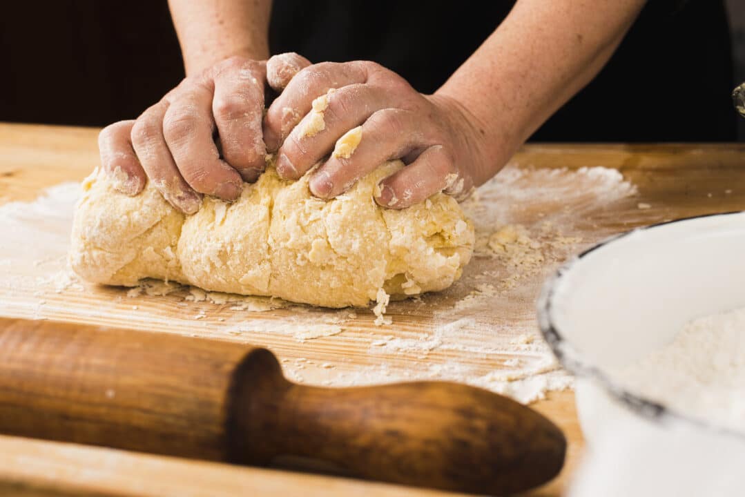 Massa para salgados fritos com apenas 2 ingredientes petisco feliz
