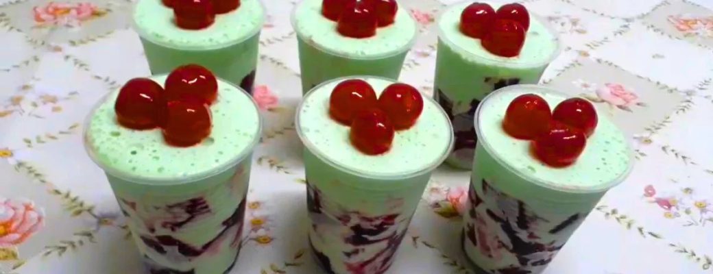 Sobremesa De Gelatina E Creme De Leite Em Copinhos Decorados