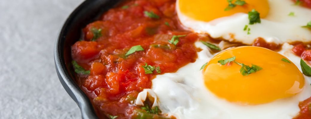 Esse Ovo Com Molho De Tomate Não Pode Faltar No Seu Almoço!