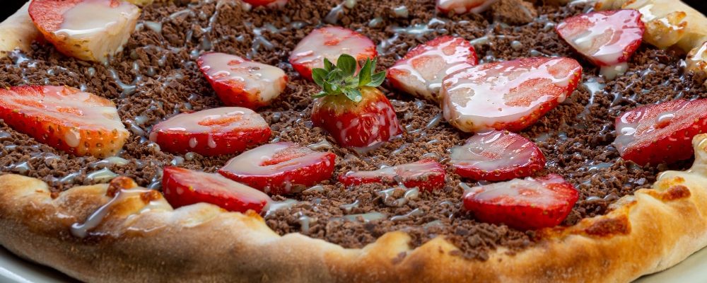 Pizza De Chocolate No Forno é Uma Experiência Indulgente Em Cada Fatia!