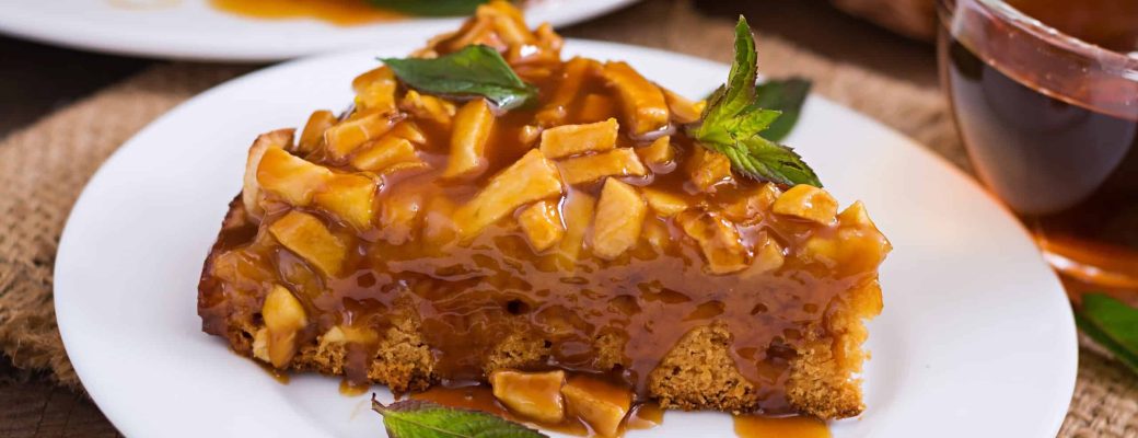 Torta De Maçã Com Molho De Caramelo Simplesmente Divina