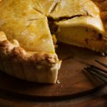 Torta De Frango Com Creme De Leite Na Massa