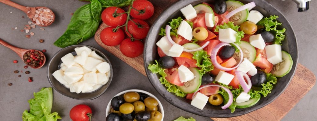 Salada Grega Que Aprendi Com Minha Avó: Frescor E Sabor Em Cada Mordida