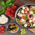 Salada Grega Que Aprendi Com Minha Avó: Frescor E Sabor Em Cada Mordida