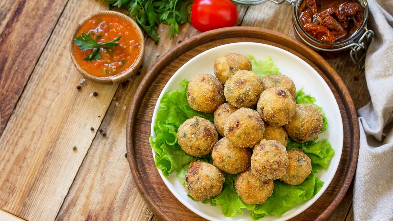 Bolinhos de Arroz com Mussarela: Arancini para Momentos Felizes em Família
