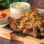 Iscas De Carne Aceboladas: Uma Receita Tradicional Que Aprendi Com Minha Mãe