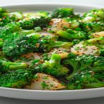 Brócolis Assado Com Batatas E Gergelim: Um Toque Especial De Família