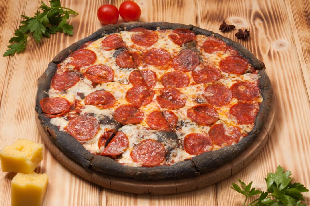 Pizza de Calabresa ou Pepperoni: A Tradição que Une a Família