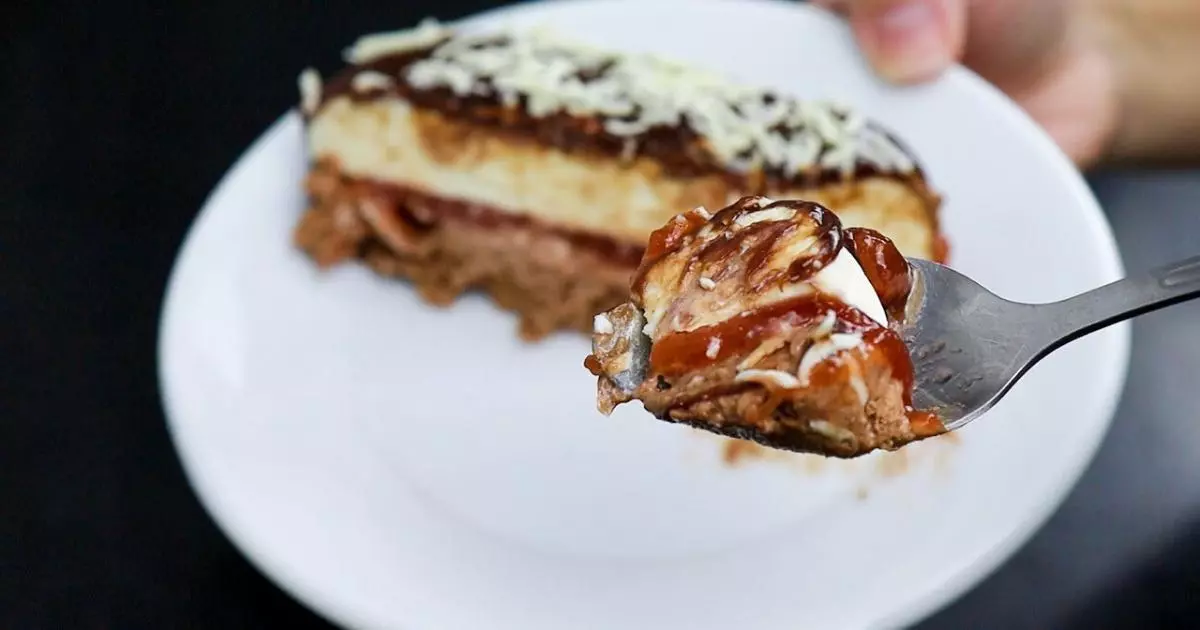 terrine de chocolate com geléia de morango