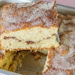 Bolo Delicioso Com Casquinha Crocante De Açúcar E Canela