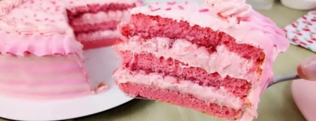 Bolo Recheado Com Mousse De Morango