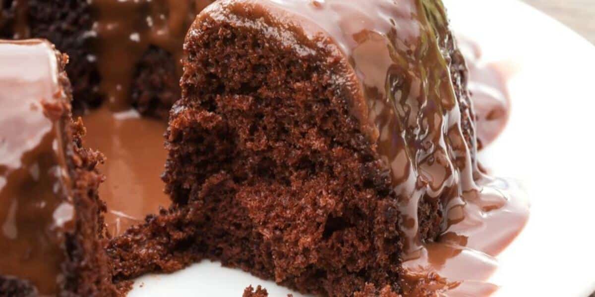 Desperte Seus Sentidos com Nosso Exuberante Bolo de Chocolate!