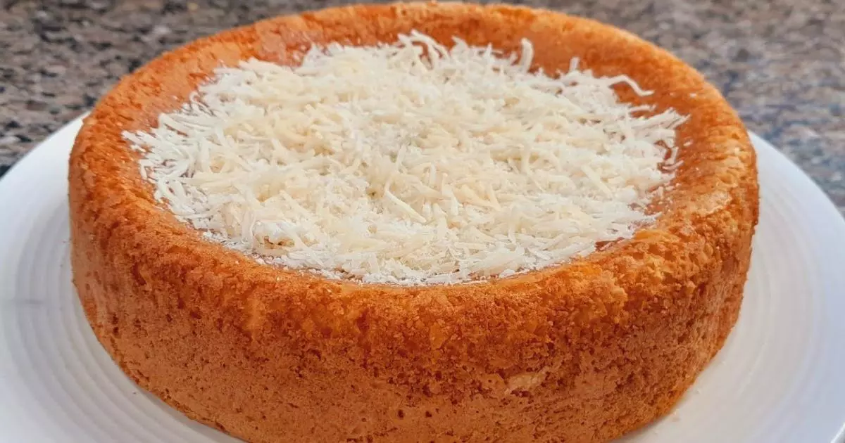 Bolo de Coco Cremoso sem Trigo Super Fácil Rápido