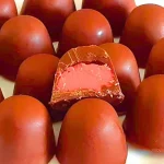 Trufas De Chocolate Com Recheio De Morango.