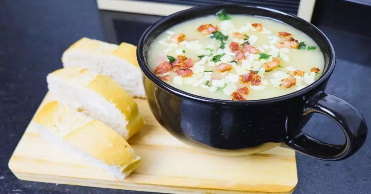 caldo de mandioca com bacon e calabresa