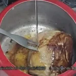 Deliciosa Carne Assada Na Panela De Pressão Com Batatas E Molho Perfeito