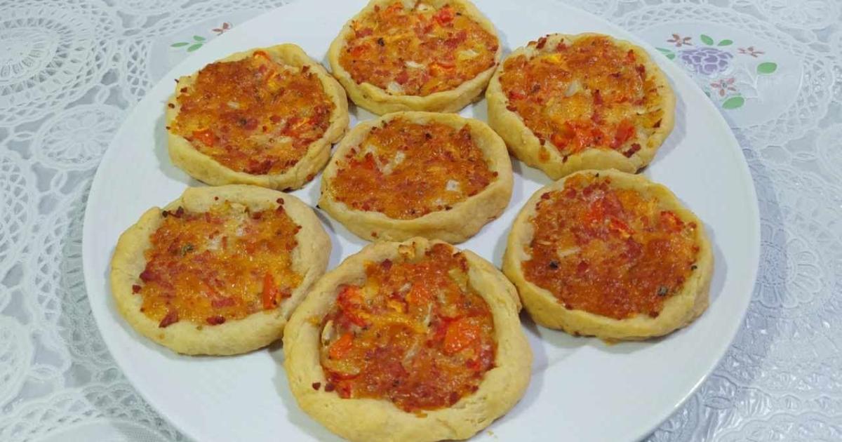 esfihas de queijo e presunto