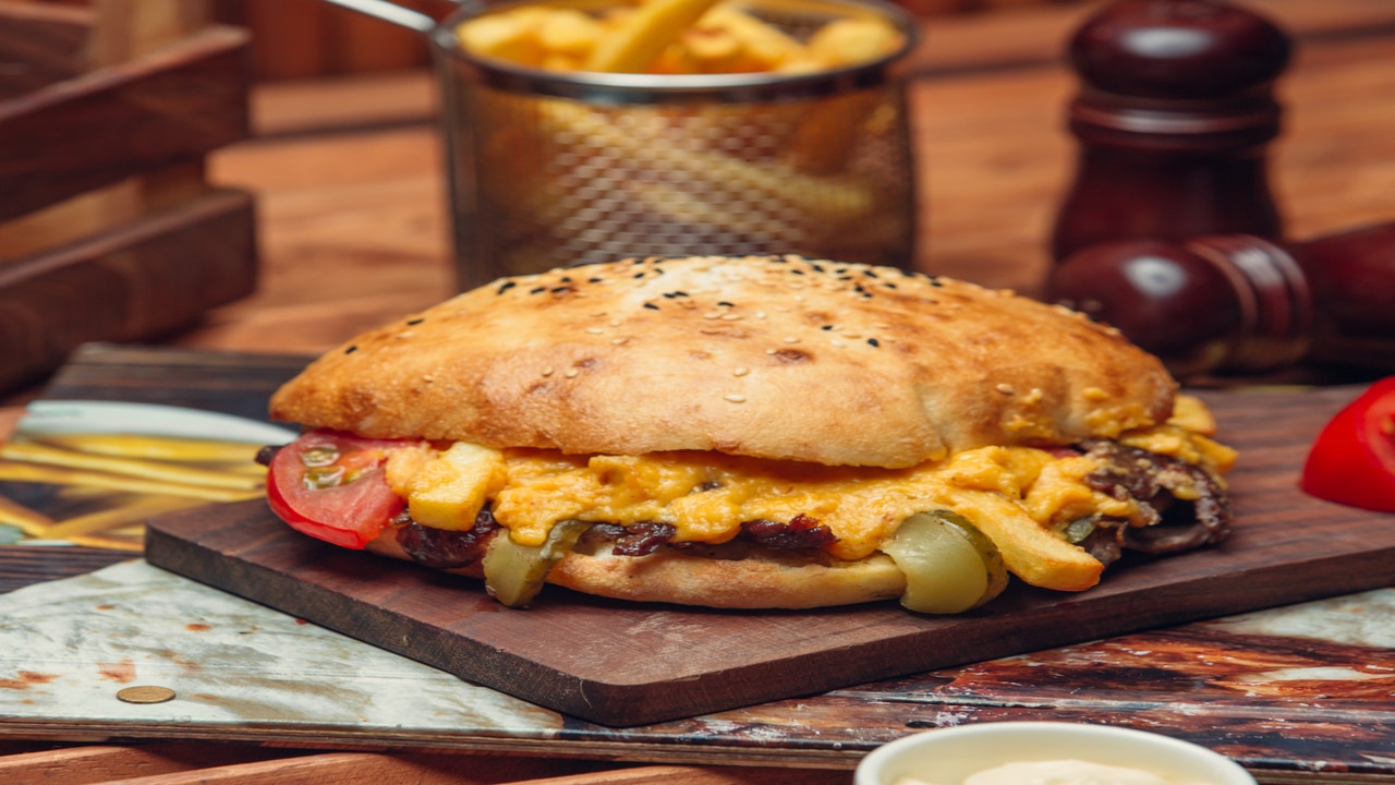 Doner de Quibe de Carne no Pão Pita com Queijo Derretido: Uma Receita Deliciosa para Momentos Especiais
