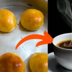 Pão De 3 Ingredientes Sem Trigo Servido Com Um Café.