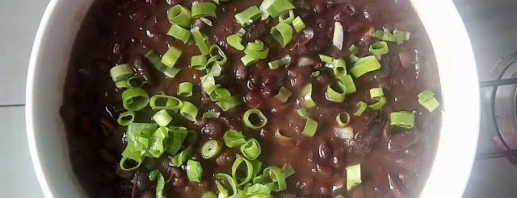 Feijão Preto Cremoso Com Bacon E Calabresa Delícia De Panela De Pressão