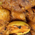 Frango Assado Ao Molho Asiático Com Batatas Douradas Para Um Jantar Incrível Em Família