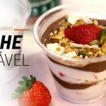 Lanche Rápido Com Iogurte Grego E Ganache De Chocolate