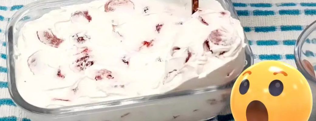 Sobremesa De Frutas Com Chantilly E Morangos