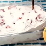 Sobremesa De Frutas Com Chantilly E Morangos