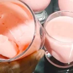 Danoninho Caseiro Na Taça, Sobremesa Cremosa Em Uma Taça Transparente.