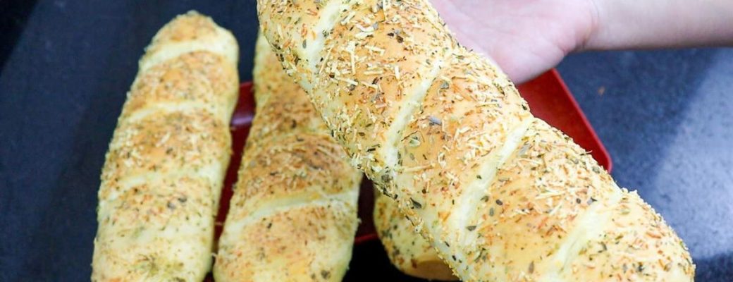 Pão De Parmesão E Orégano