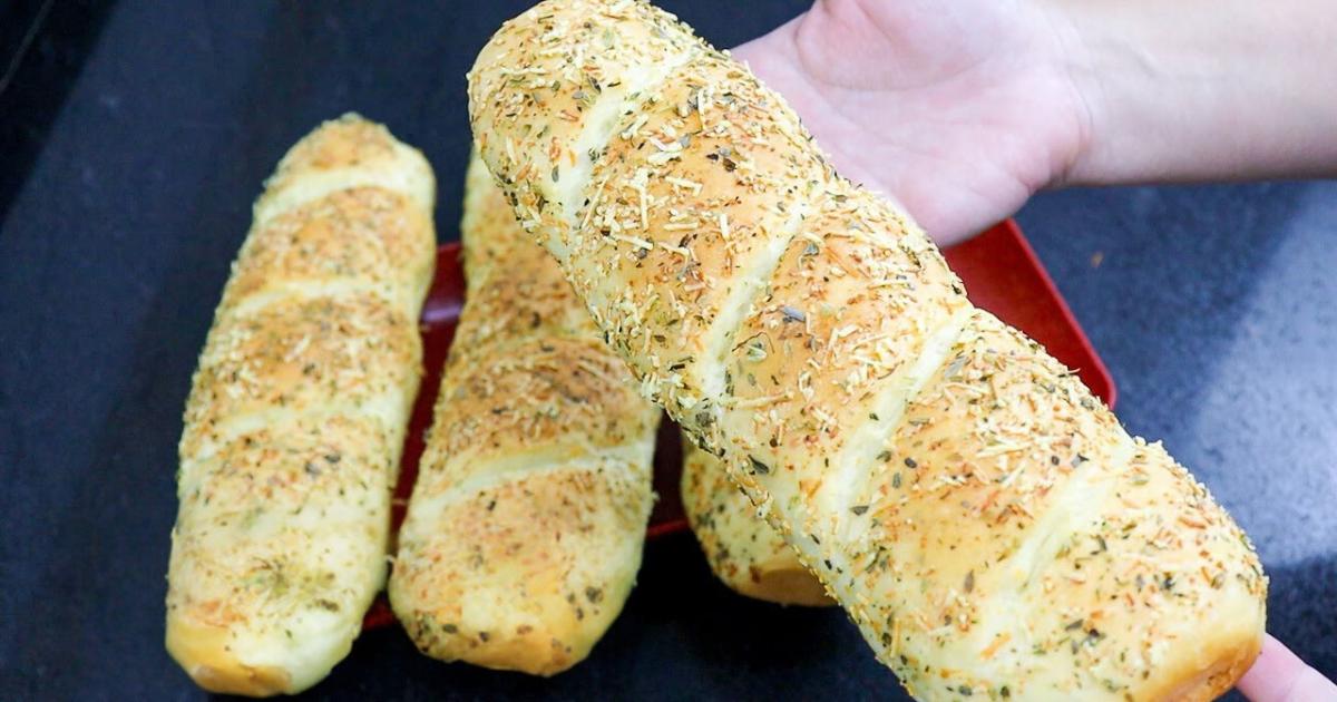 pão de parmesão e orégano