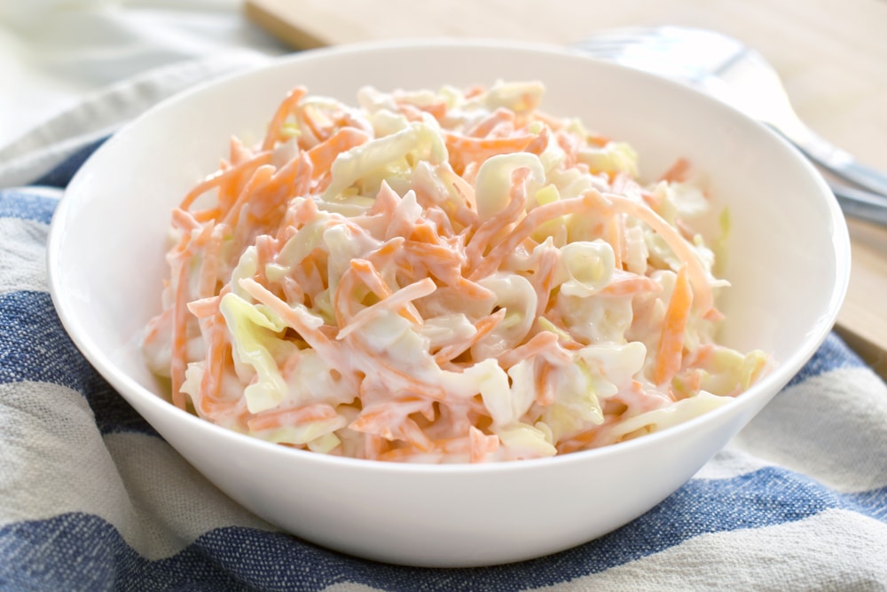 Salada de repolho SUPER cremosa para o seu jantar