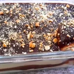 Sobremesa De Liquidificador Com Camadas De Creme E Ganache De Chocolate.