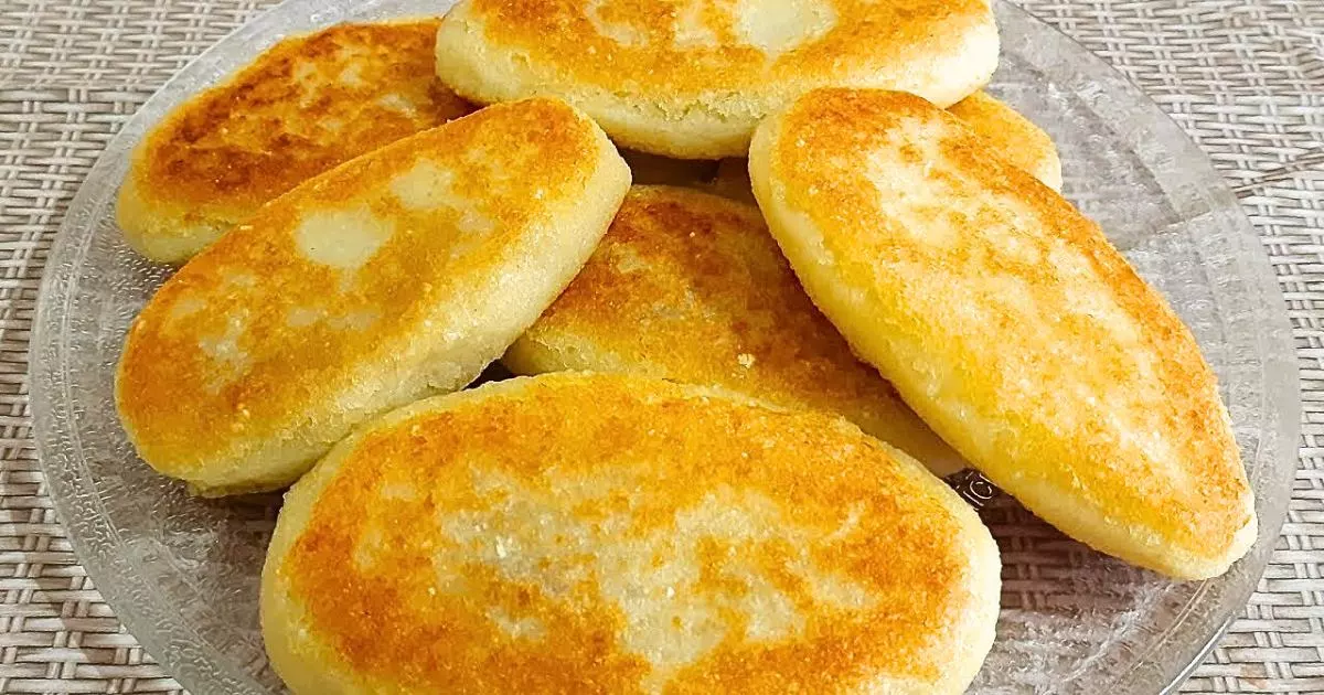 Lanche sem glúten feito com batata e flocos de arroz, recheado com carne moída.