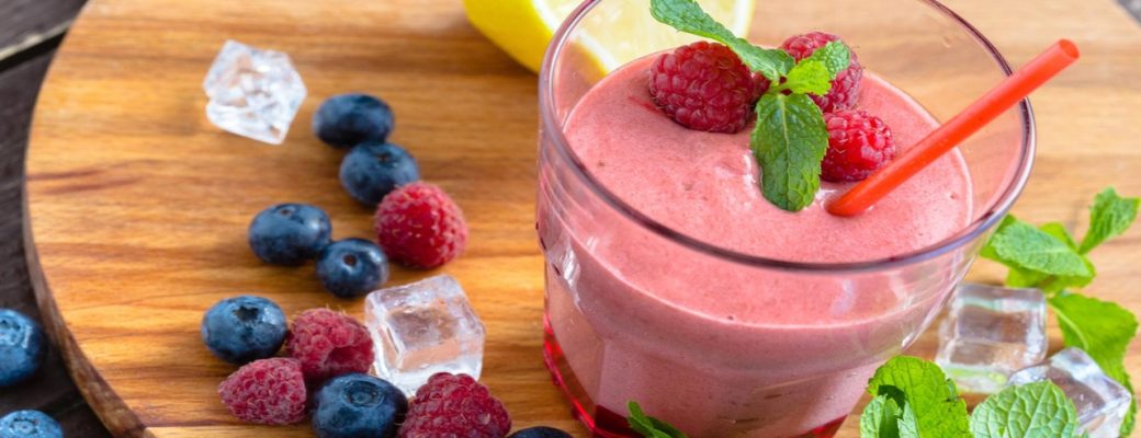 Smoothie De Frutas Vermelhas Com Hortelã, Mirtilo E Framboesa Para Momentos Especiais