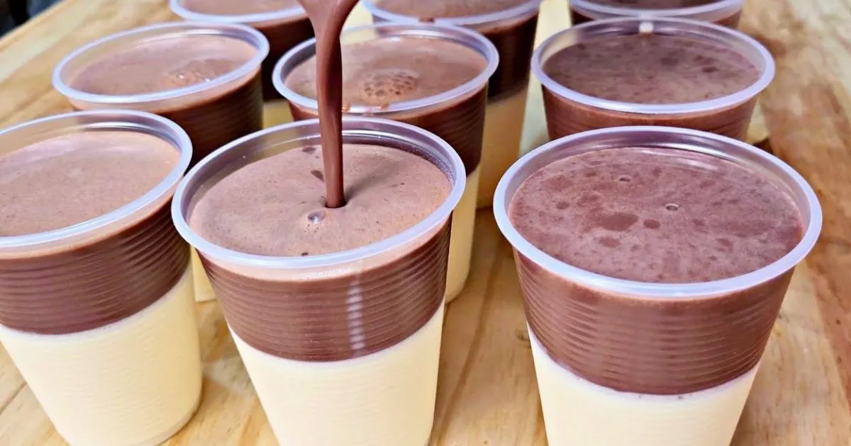 Sobremesa de duas cores em camadas super refrescante.
