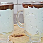 Sobremesa Cremosa Com Ganache E Granulado.