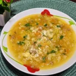 Sopa De Macarrão Nutritiva Com Carne Moída E Legumes