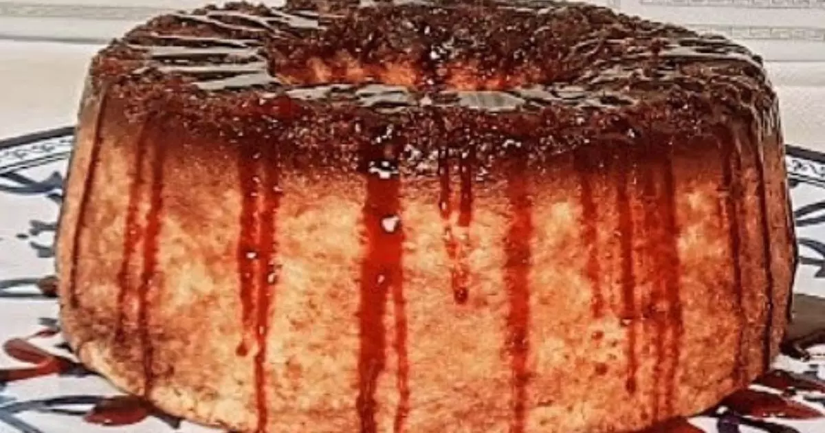Surpreenda Seus Amigos Com Este Bolo de Queijo Com Calda de Vinho