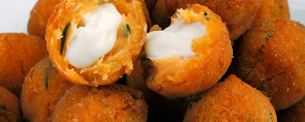 Sabores Fundidos: Bolinhos De Frango Com Catupiry, Uma Delícia Irresistível