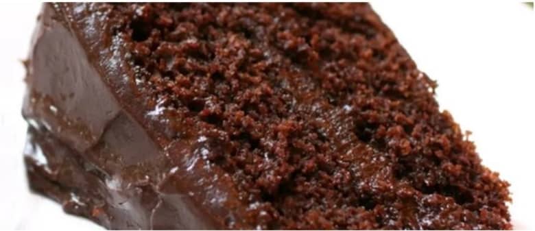 O Melhor Bolo De Chocolate Caseiro Com Cobertura – Faça Hoje Mesmo!