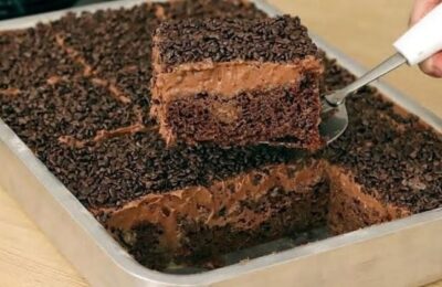 Como Fazer No LIQUIDIFICADOR E MOLHADINHO O Bolo De Chocolate é DIVINO