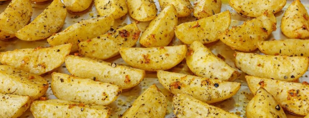 Essa Receita De Batata Canoa De Forno, Temperada E Crocante é Perfeita Para Acompanhar Pratos...