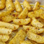 Essa Receita De Batata Canoa De Forno, Temperada E Crocante é Perfeita Para Acompanhar Pratos...