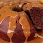 Aprenda A Fazer Um Bolo Pão De Mel Fofinho E Aromático, Coberto Com Doce De...
