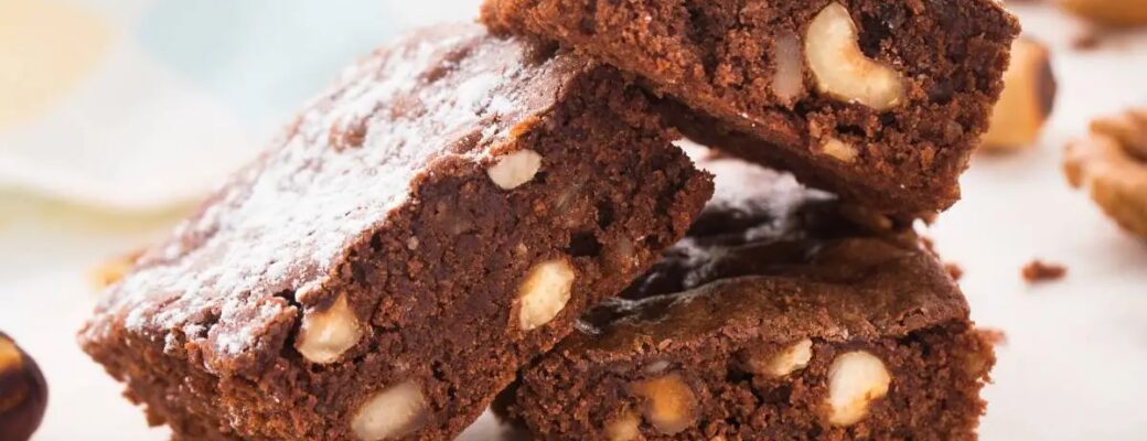 Brownie Crocante De Chocolate Com Nozes é Uma Receita Fácil E Rápida Com Recheio Delicioso...