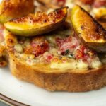 Aprenda A Fazer Uma Bruschetta De Linguiça Bem Recheada Com Queijo, Figo E Mel, Perfeita...
